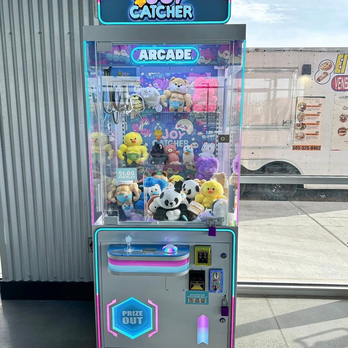 Claw machine in the Nuevo Atrisco arcade