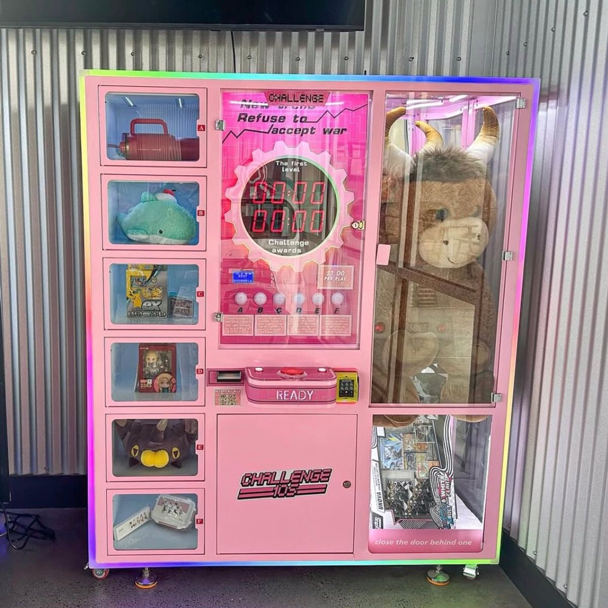 Claw machine in the Nuevo Atrisco arcade